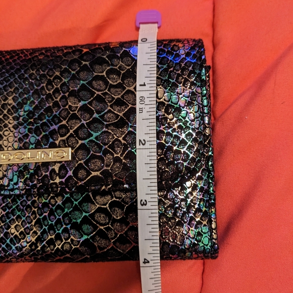 Bandolino Iridescent Snake skin Clutch with Gold Chain - Picture 9 of 10